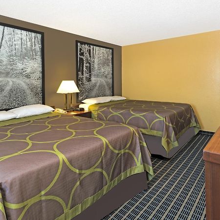 Super 8 By Wyndham Janesville Luaran gambar