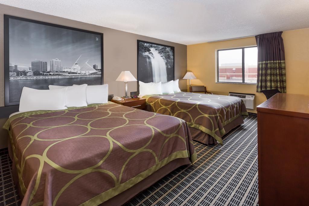 Super 8 By Wyndham Janesville Luaran gambar