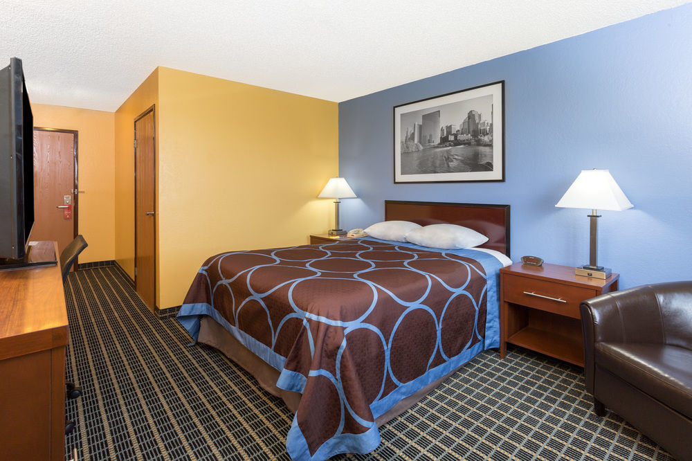 Super 8 By Wyndham Janesville Luaran gambar