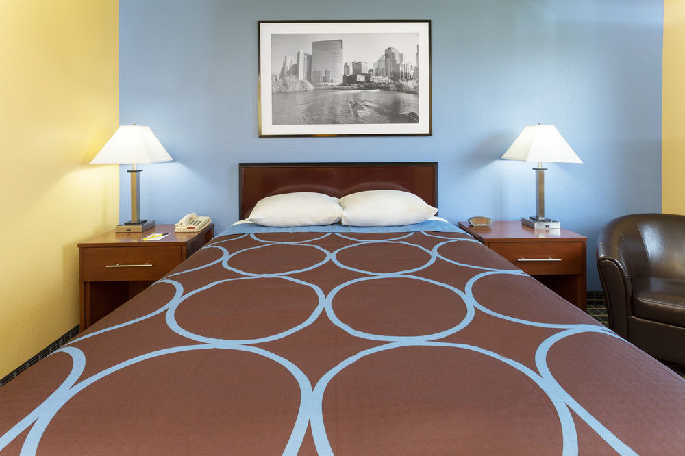 Super 8 By Wyndham Janesville Luaran gambar