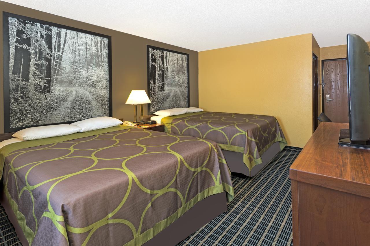 Super 8 By Wyndham Janesville Luaran gambar