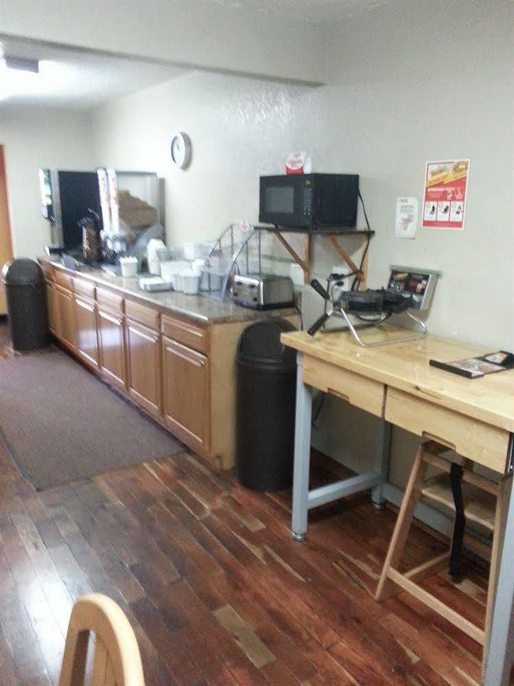 Super 8 By Wyndham Janesville Luaran gambar